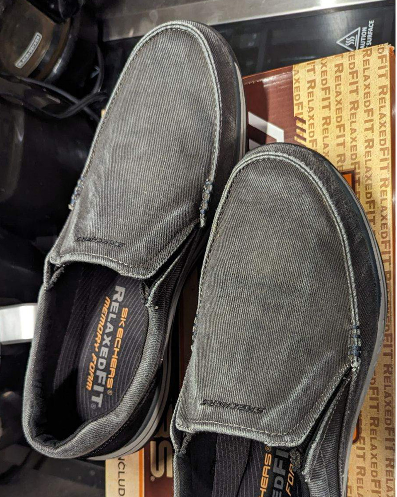 Men's Sketchers Relaxed Fit Shoes (Size 13) - Image 2