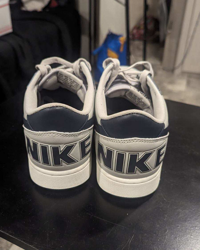 Men's Nike Dunks Georgetown Shoes (Size 11.5M) - Image 3