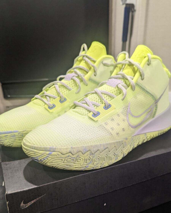 Men's Nike Kyrie Fly Trap 4 Barely Volt Shoes (Size 12M)